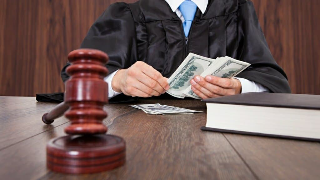 Sirdaryo viloyati sudyasi 3600 dollar pora bilan ushlandi