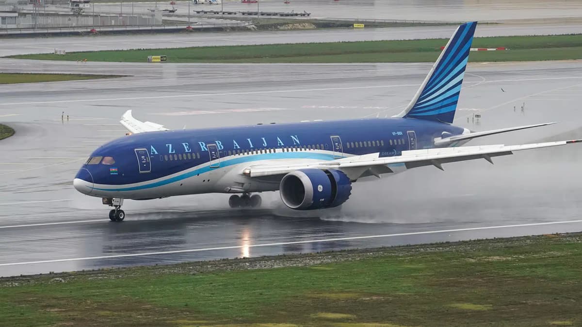 Azerbaijan Airlines «xavfsizlikni ta’minlash maqsadida» Astraxanga parvozlarini to‘xtatdi