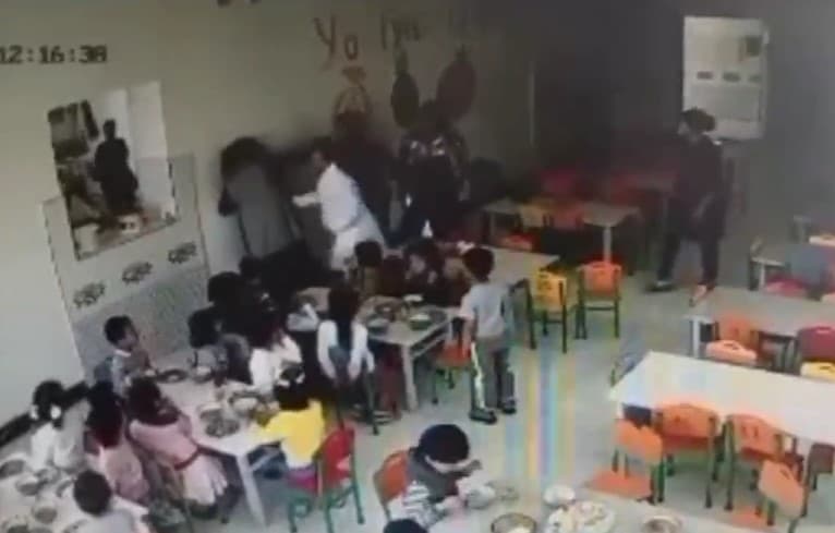 Buxorodagi davlat bog‘chasida metodist va mudira tarbiyachini bolalar oldida urdi