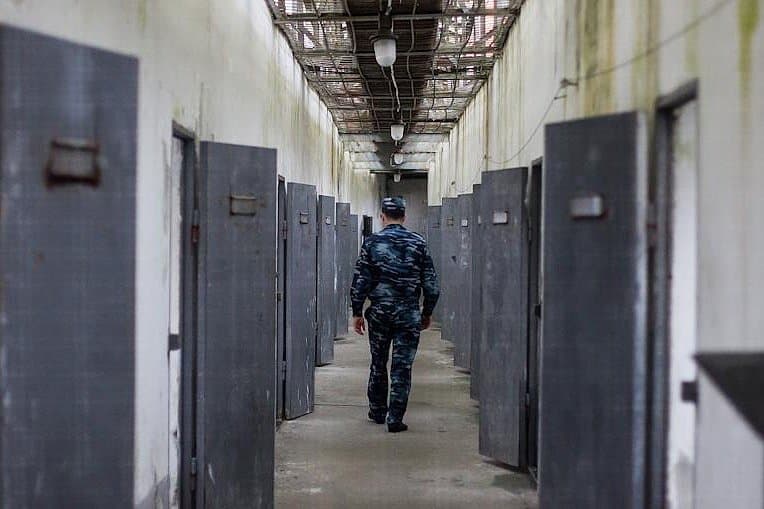 Rossiyada koloniyadan qochgan O‘zbekiston fuqarosi 10 yilga ozodlikdan mahrum etildi