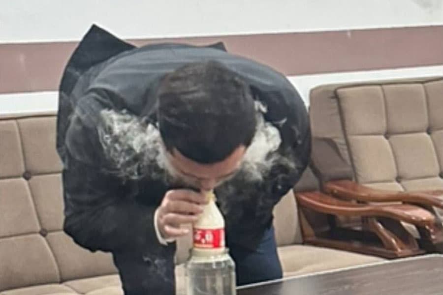 Andijonda o‘z xonasida giyohvand modda iste’mol qilgan amaldor ishdan olindi