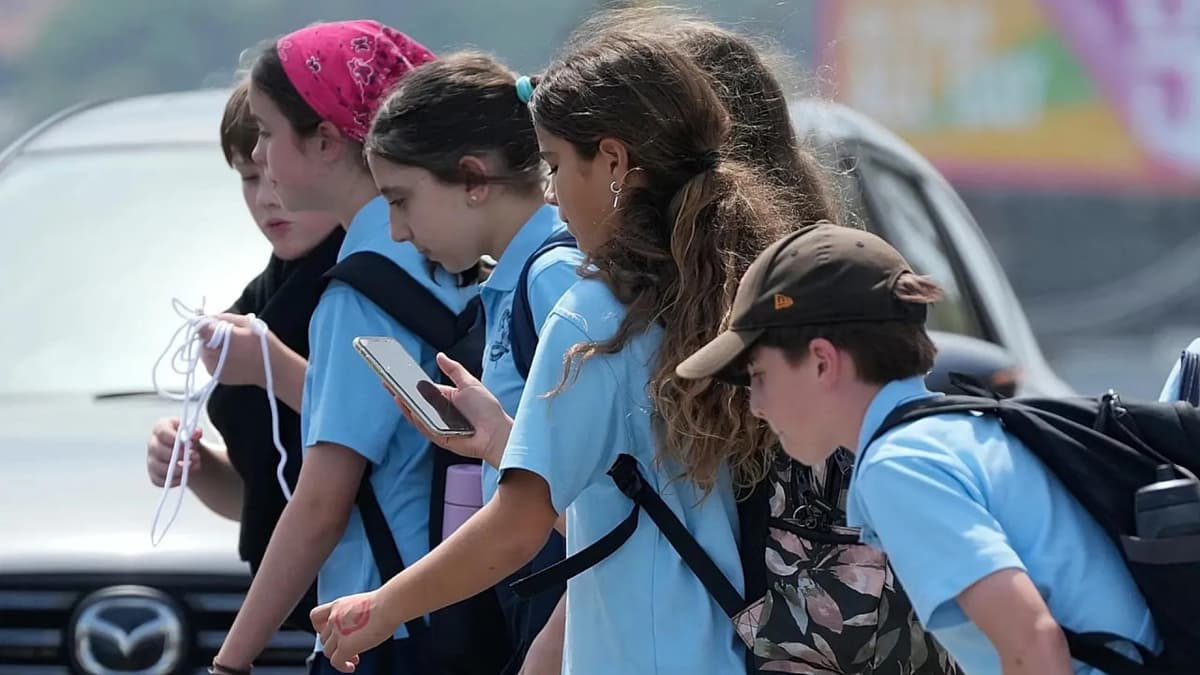 Avstraliya ijtimoiy tarmoqlarda bolalar davrini to‘xtatdi: qariyb 5 million akkaunt cheklandi