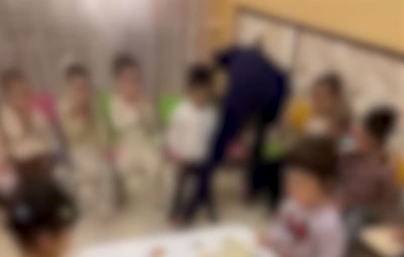 Navoiyda xususiy bog‘cha tarbiyachisi bolalarni kaltakladi