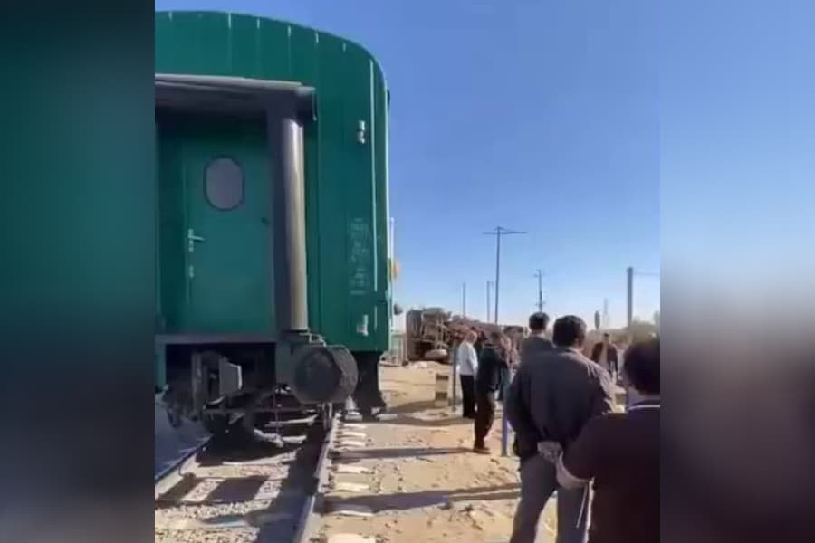 Qoraqalpog‘istonda yo‘lovchi poyezd yuk mashinasi bilan to‘qnashdi
