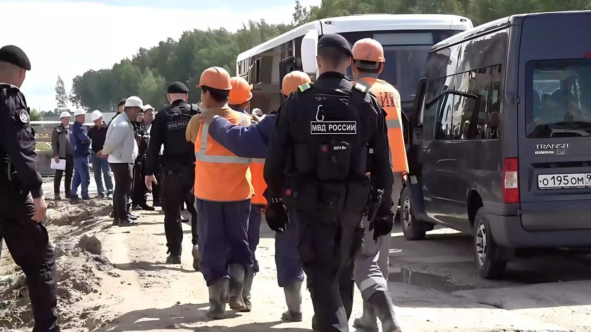 Rossiyada migrantlarni chiqarib yuborish bo‘yicha yangi qoidalar ma’qullandi