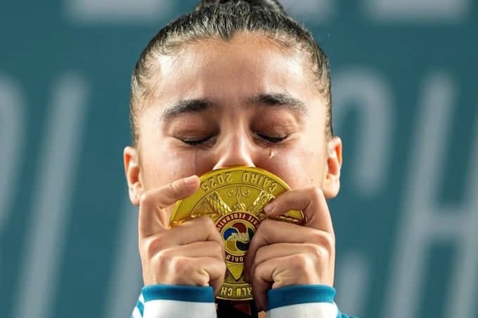 Ўзбекистон тарихида илк бор аёл каратэчи жаҳон чемпионига айланди