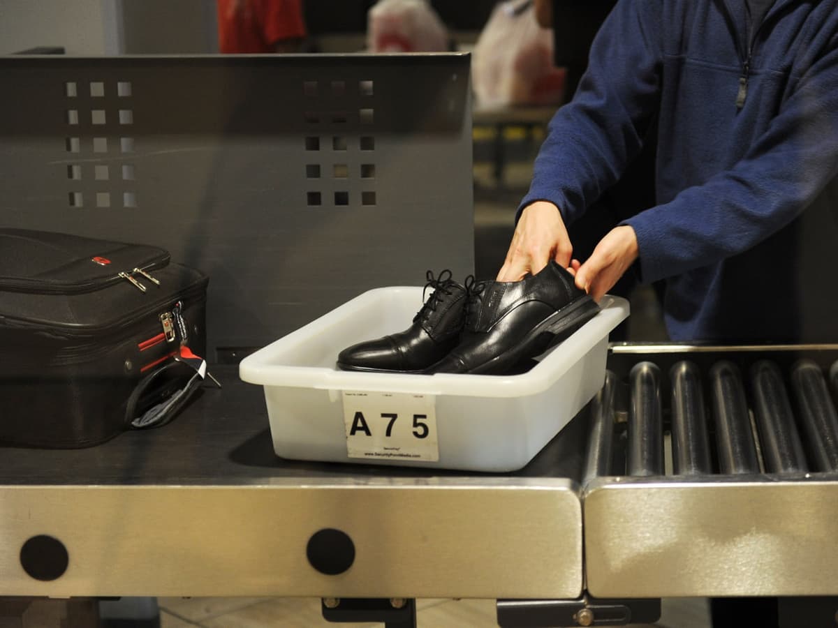 AQSh aeroportlarida tekshiruvdan o‘tishda poyabzal yechish talabi bekor qilindi
