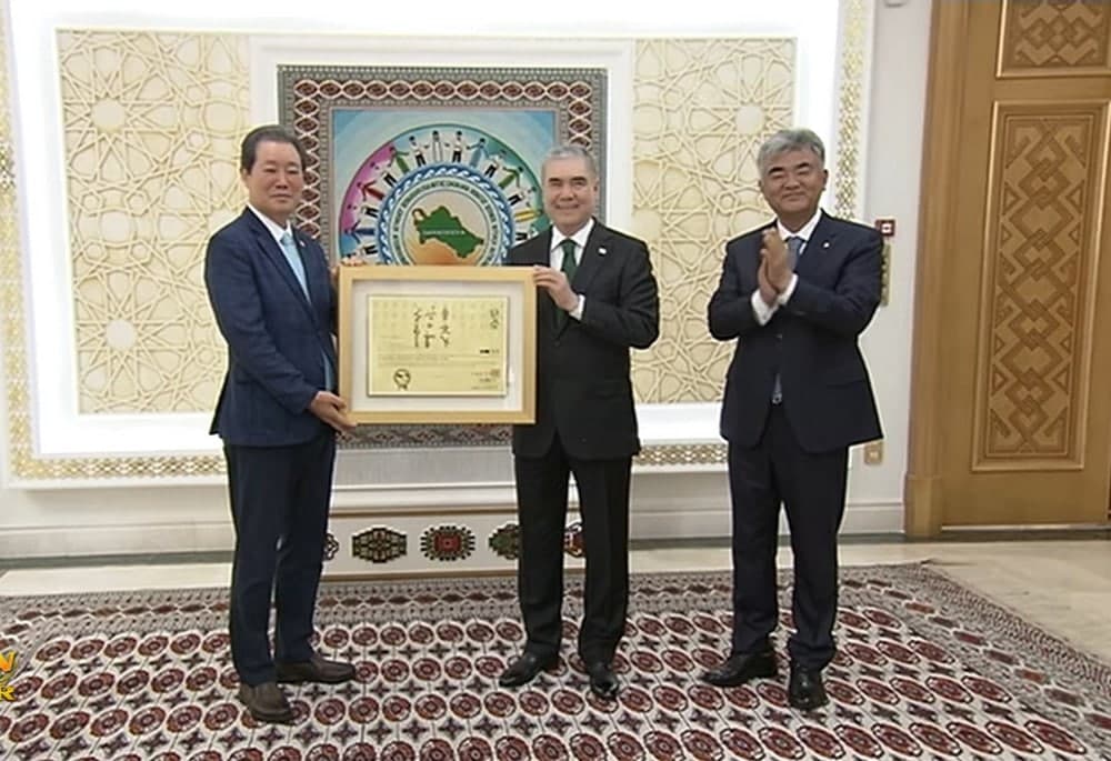 Gurbanguli Berdimuhamedov taekvondo bo‘yicha «9-dan» faxriy unvonini oldi