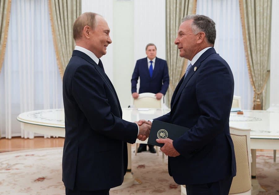 Putin Kremlda Trampning vakillari bilan uchrashdi