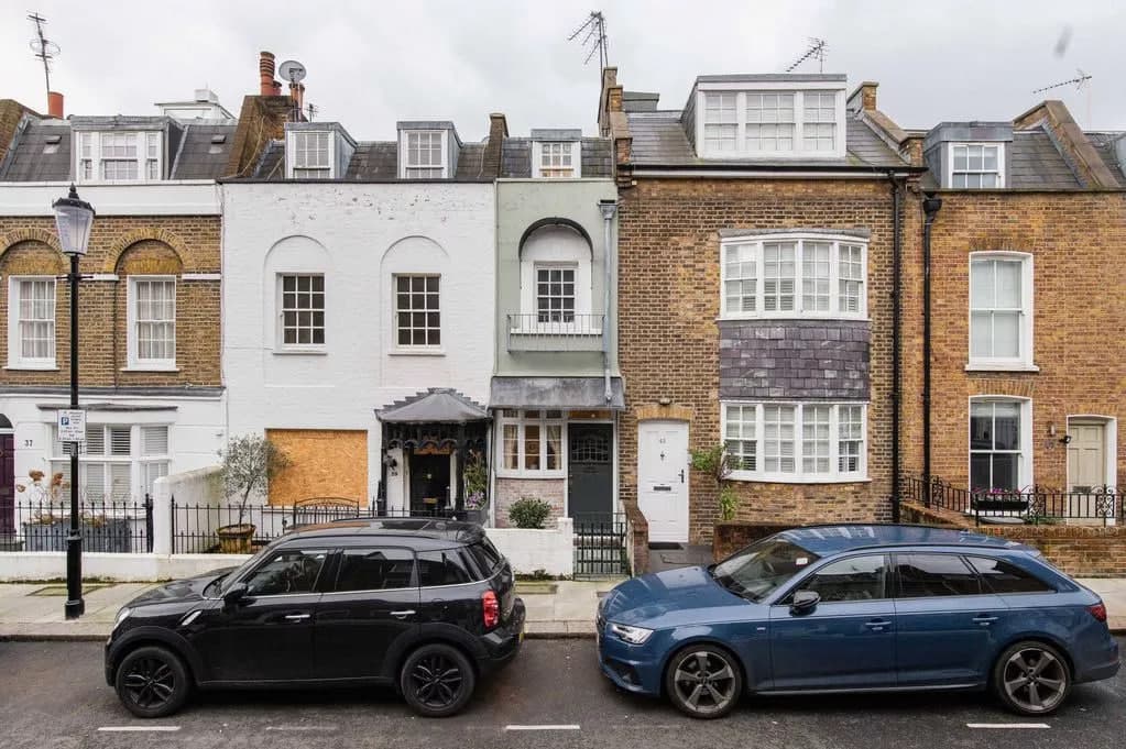 Londondagi “eng tor uy” sotuvga qo‘yildi