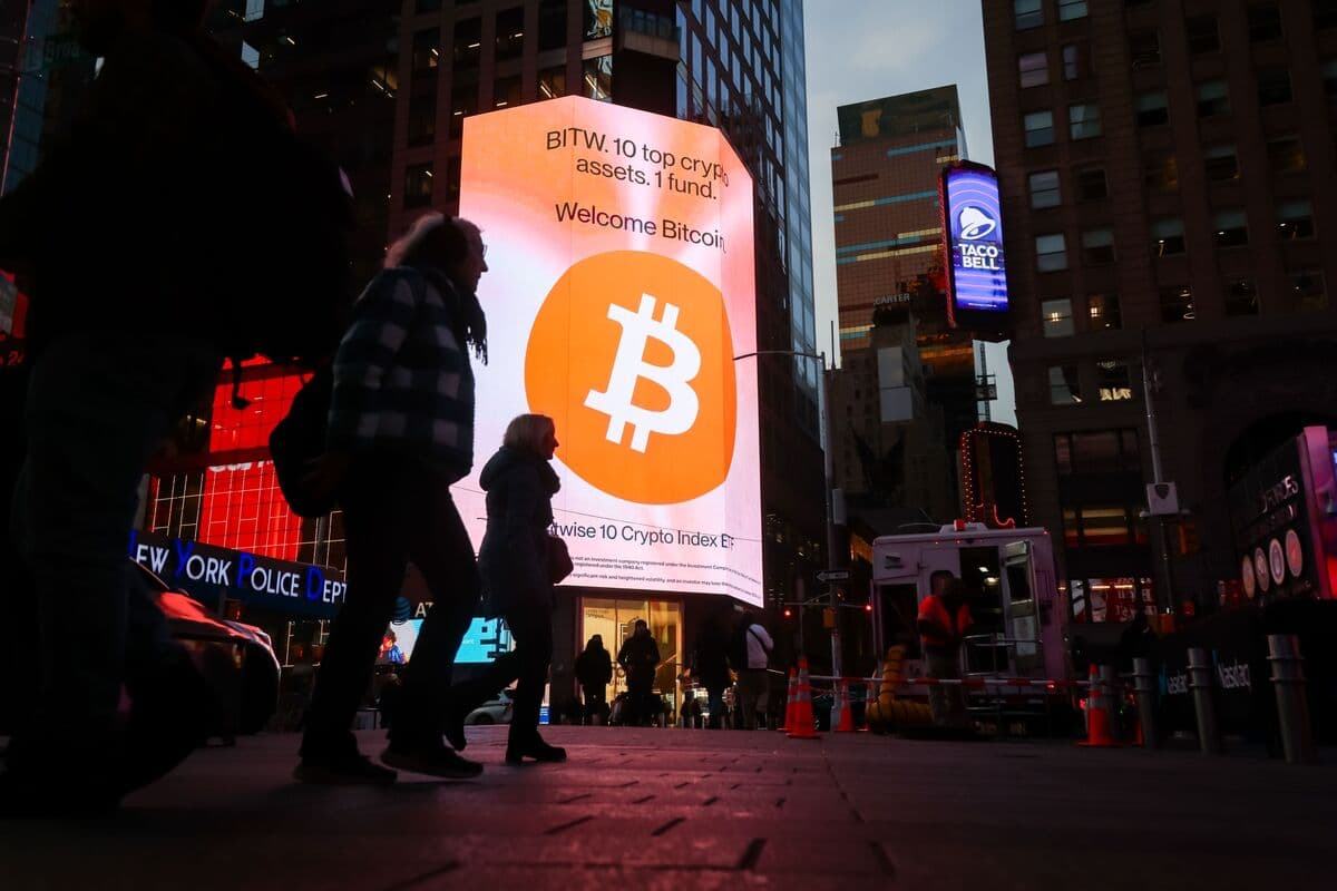 Eyforiyadan ommaviy sotuvlargacha. Bitcoin bilan nimalar bo‘lyapti?
