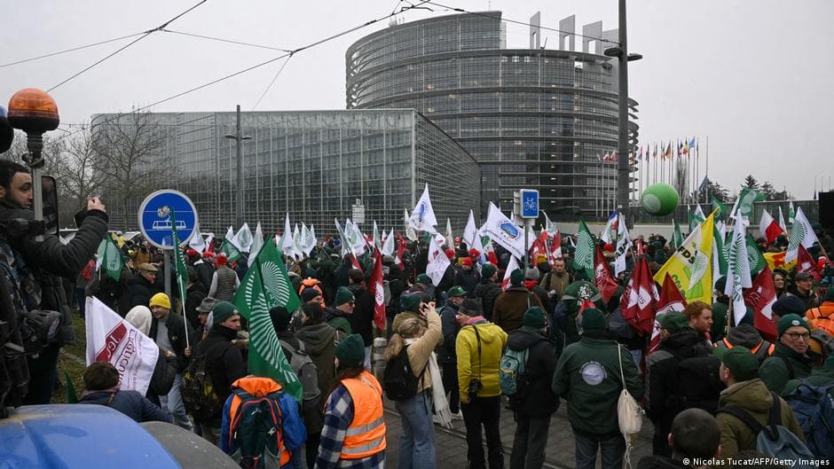 Strasburgda fermerlar YeIning Merkosur bilan kelishuviga qarshi chiqdi