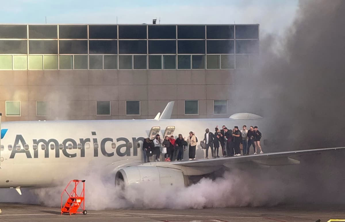 AQShning Denver shahrida American Airlines samolyoti yonib ketdi