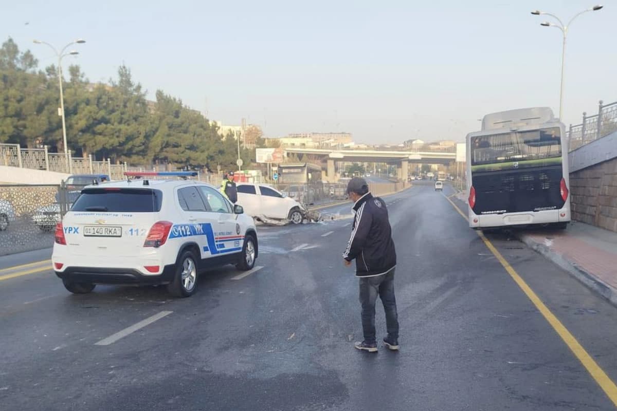 Samarqandda haydovchi uxlab qolib, qarama-qarshi yo‘nalishga chiqib ketdi