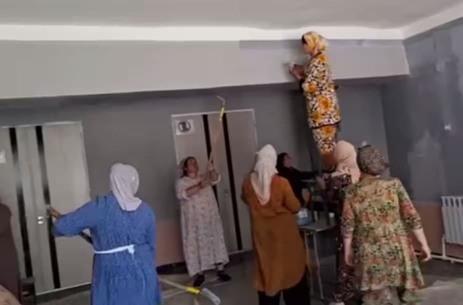 Andijonda o‘qituvchilar maktabni ta’mirlashga chiqarildi