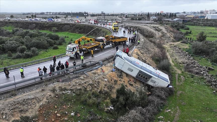 Turkiyada avtobus ag‘darilishi oqibatida 8 kishi halok bo‘ldi