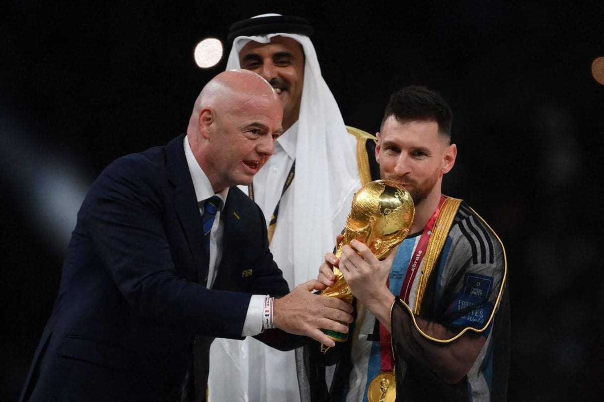 FIFA jahon chempionatlarini yozda o‘tkazishdan voz kechish imkoniyatini ko‘rib chiqmoqda