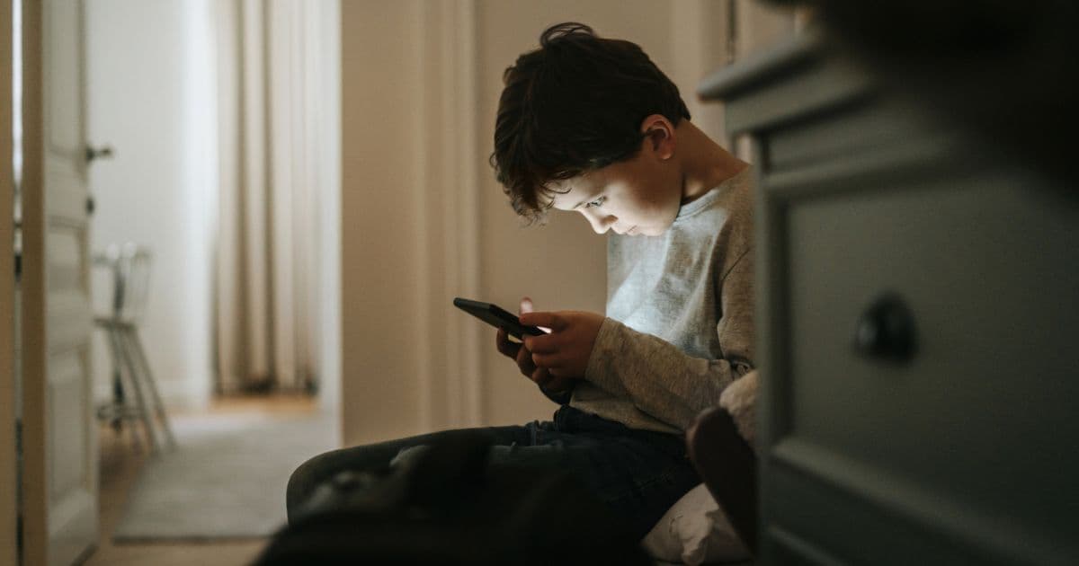 Smartfon tufayli bolalarda depressiya va semizlik rivojlanishi mumkin – tadqiqot