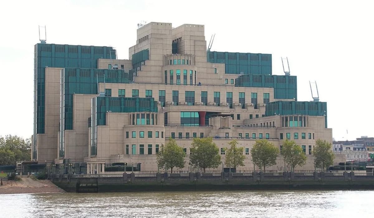 Britaniya razvedkasiga ilk bor ayol kishi rahbarlik qiladi