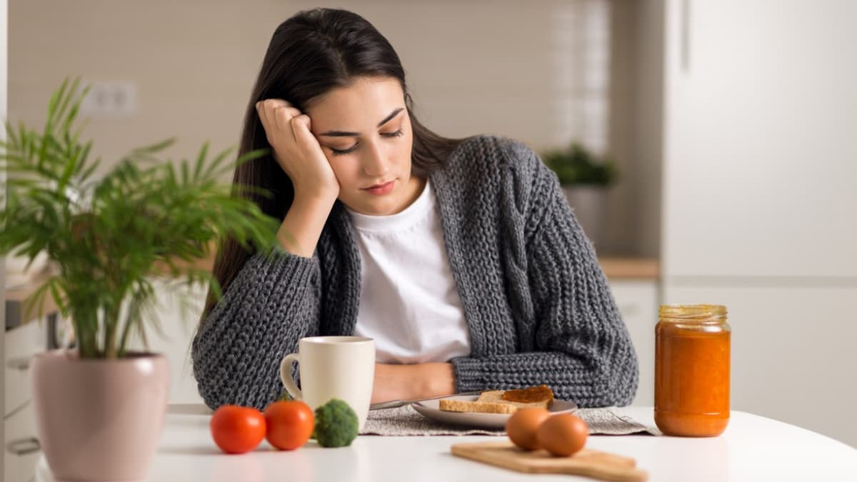 Kech nonushta qilish depressiyaga olib kelishi mumkin - tadqiqot