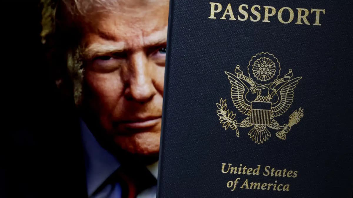 В США выпустят юбилейные паспорта с портретом Трампа на внутренней обложке