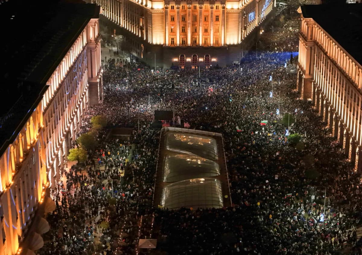 Bolgariya yevroga o‘tish arafasida: ommaviy norozilik va hukumat iste’fosi