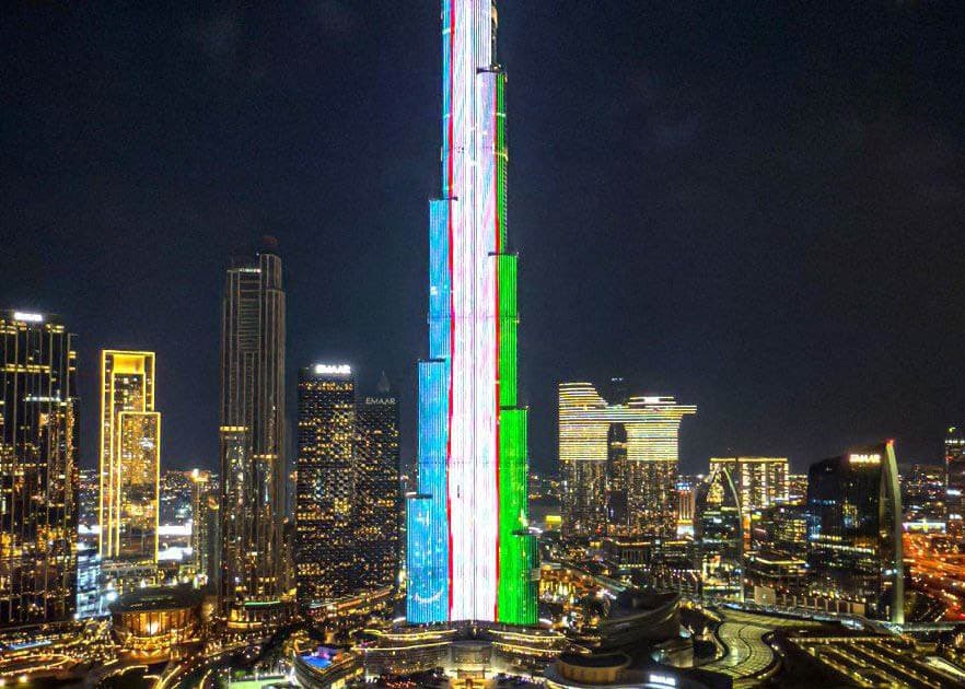 Burj Xalifa O‘zbekiston bayrog‘i ranglariga burkandi