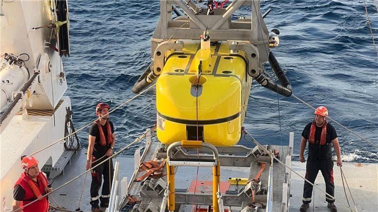 Atlantika okeanida 1000 bochkadan ortiq radioaktiv chiqindilar topildi