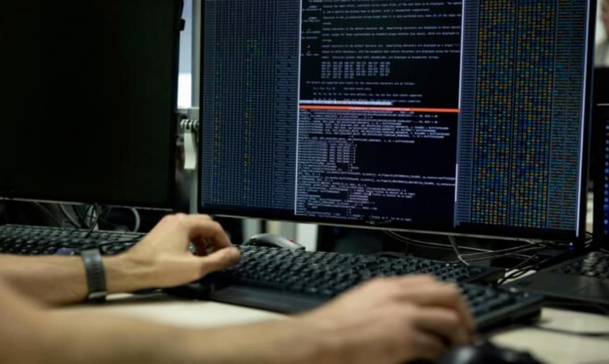 Fransiya Rossiya harbiy razvedkasini muntazam ravishda kiberhujumlar uyushtirib kelganlikda aybladi