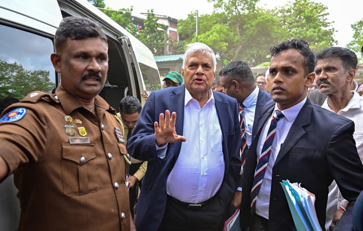 Shri-Lanka sobiq prezidenti Londonga shaxsiy safari uchun hibsga olindi