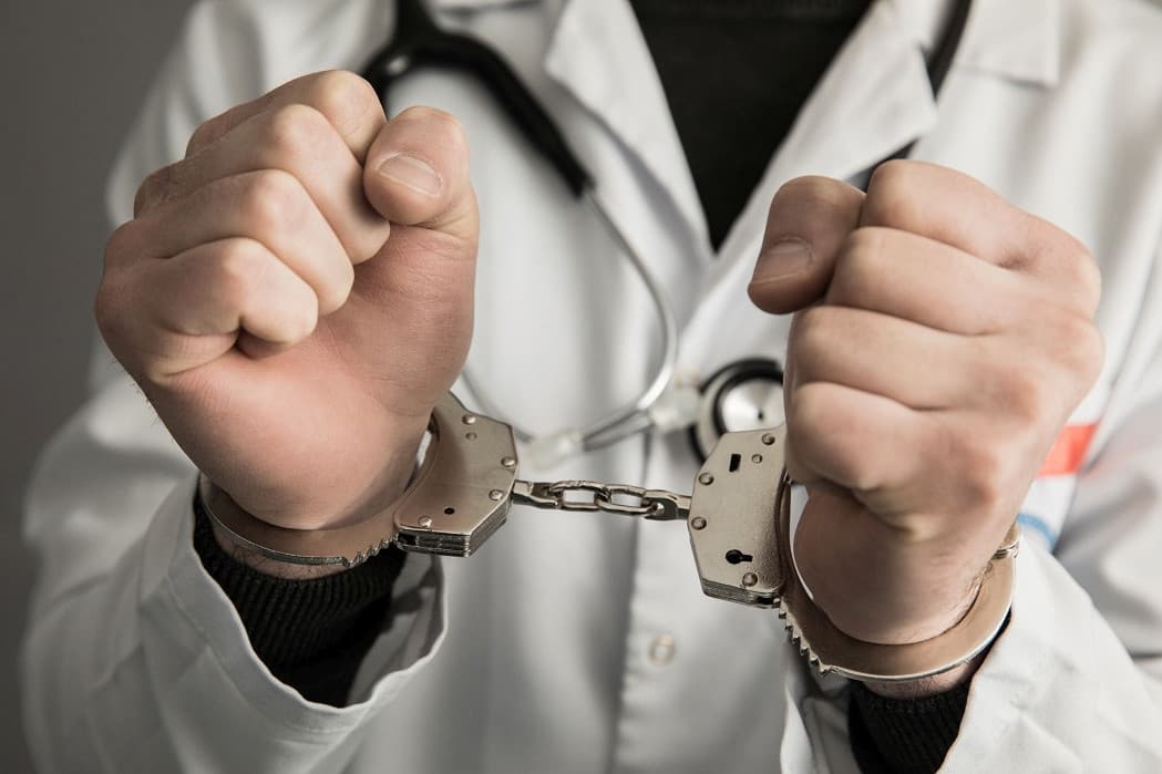 Toshkentdagi xususiy klinikada vafot etgan 9 yoshli bola ishida ikki shifokor qamaldi