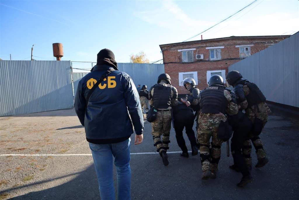Rossiyada uch nafar o‘zbekistonlik mahkum terakt uyushtirishga tayyorgarlik ko‘rganlikda ayblandi