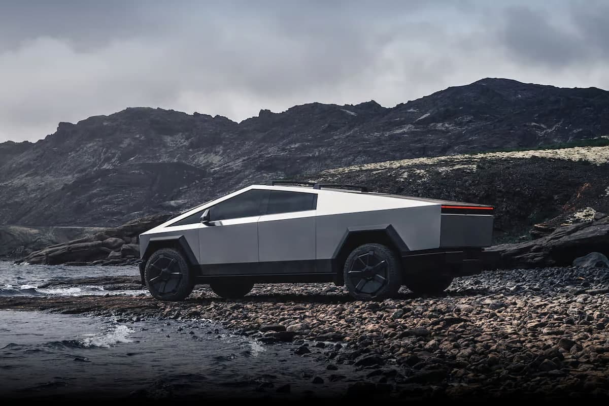 Tesla Cybertruck savdosi pasayib ketdi, kompaniya muammolarga duch kelmoqda