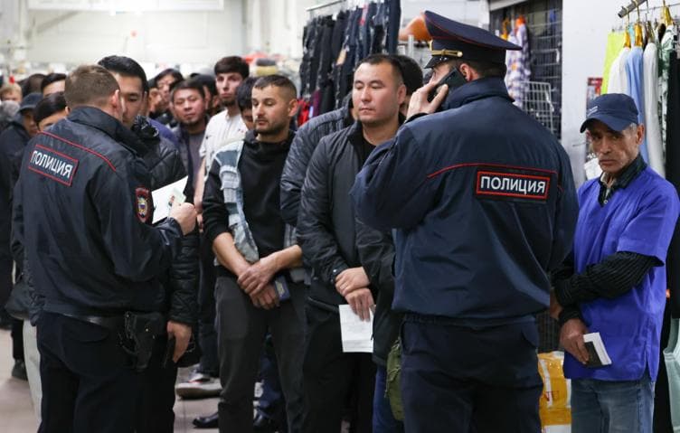Rossiyada migrantlar mehnat shartnomasi muddati tugagach, mamlakatni tark etishga majbur bo‘lishi mumkin