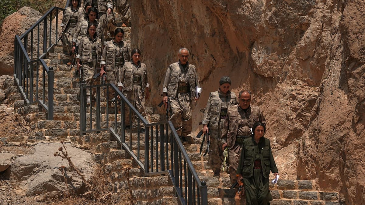 Kurdiston ishchilar partiyasi qurollarini topshirmoqda. Bu Turkiya bilan 40 yillik mojaroga nuqta qo‘yadimi?