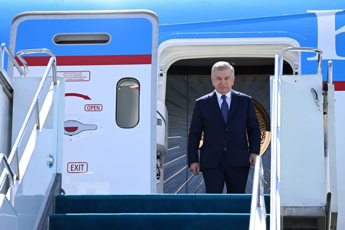 Shavkat Mirziyoyev Turkiston shahriga yetib bordi