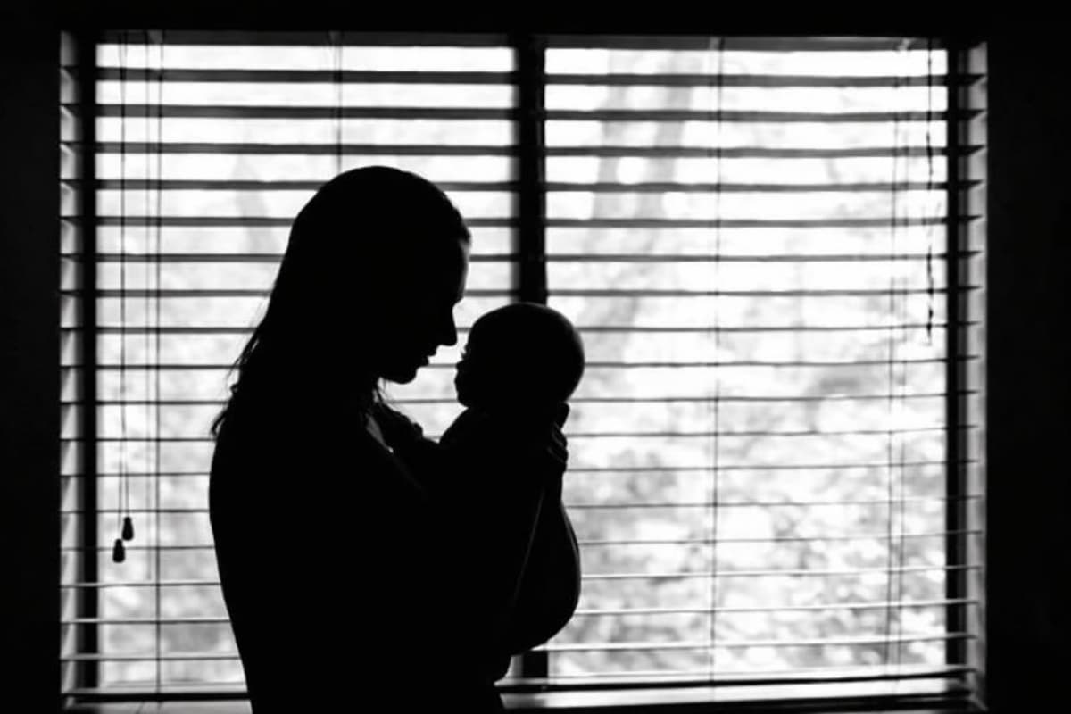 В Бухаре 13-летняя девочка стала матерью. Предполагаемый отец заключён под стражу