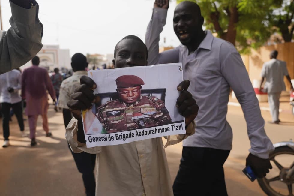 Niger xuntasi yetakchisi prezident sifatida qasamyod qildi