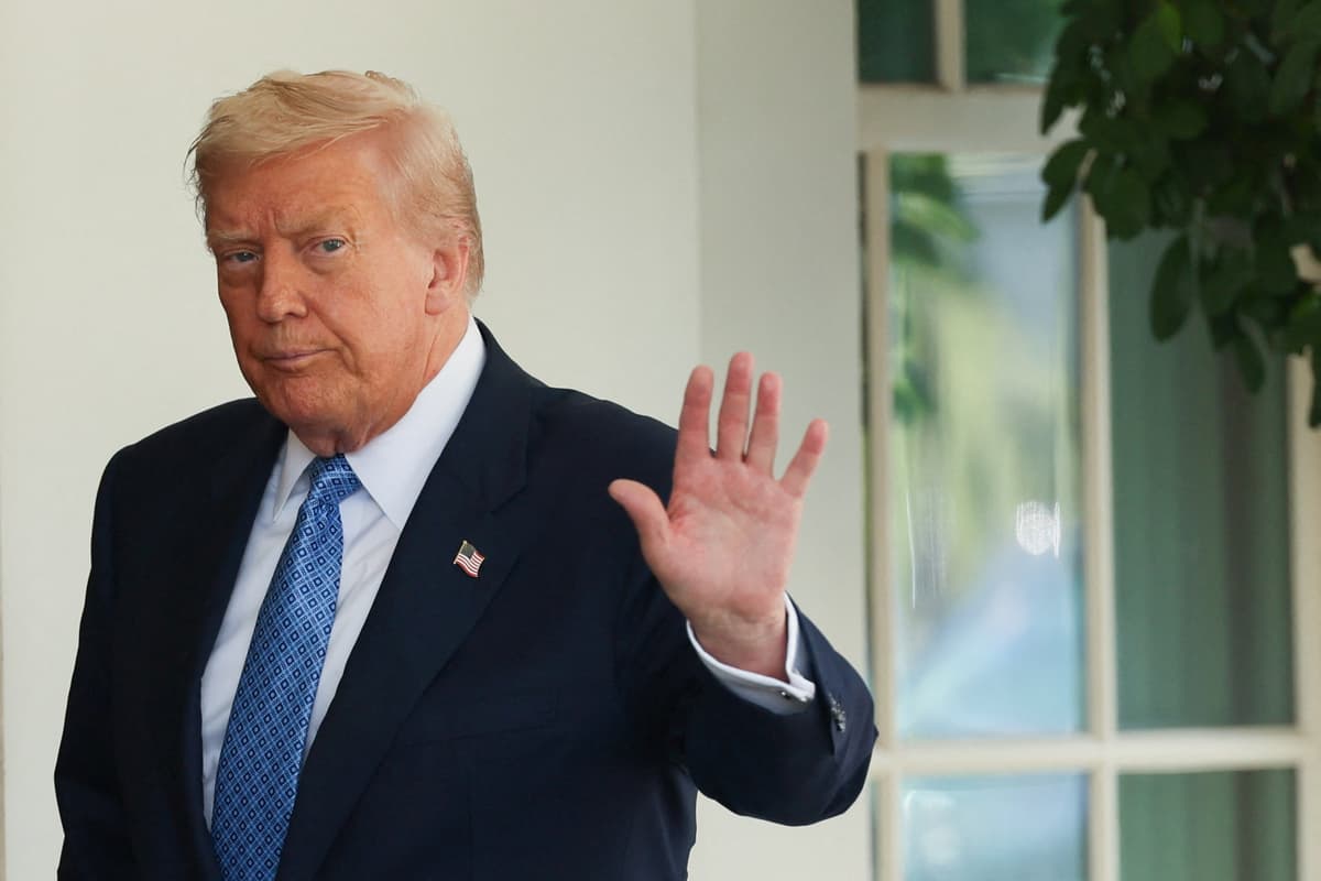 Трамп заявил, что в течение двух недель примет очень важное решение по Украине