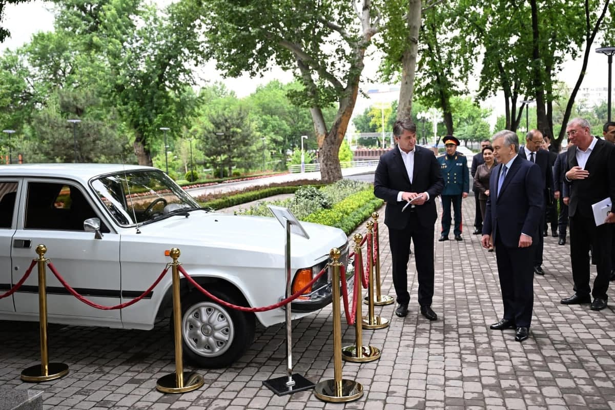Shavkat Mirziyoyevning hokim bo‘lib ishlagan davrdagi xizmat kabineti va xizmat avtomobili ko‘rsatildi