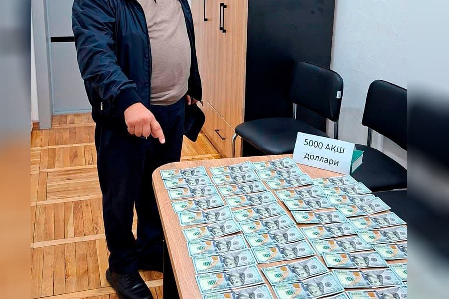 Toshkentda Soliq boshqarmasi bosh inspektori 5 ming dollar bilan ushlandi