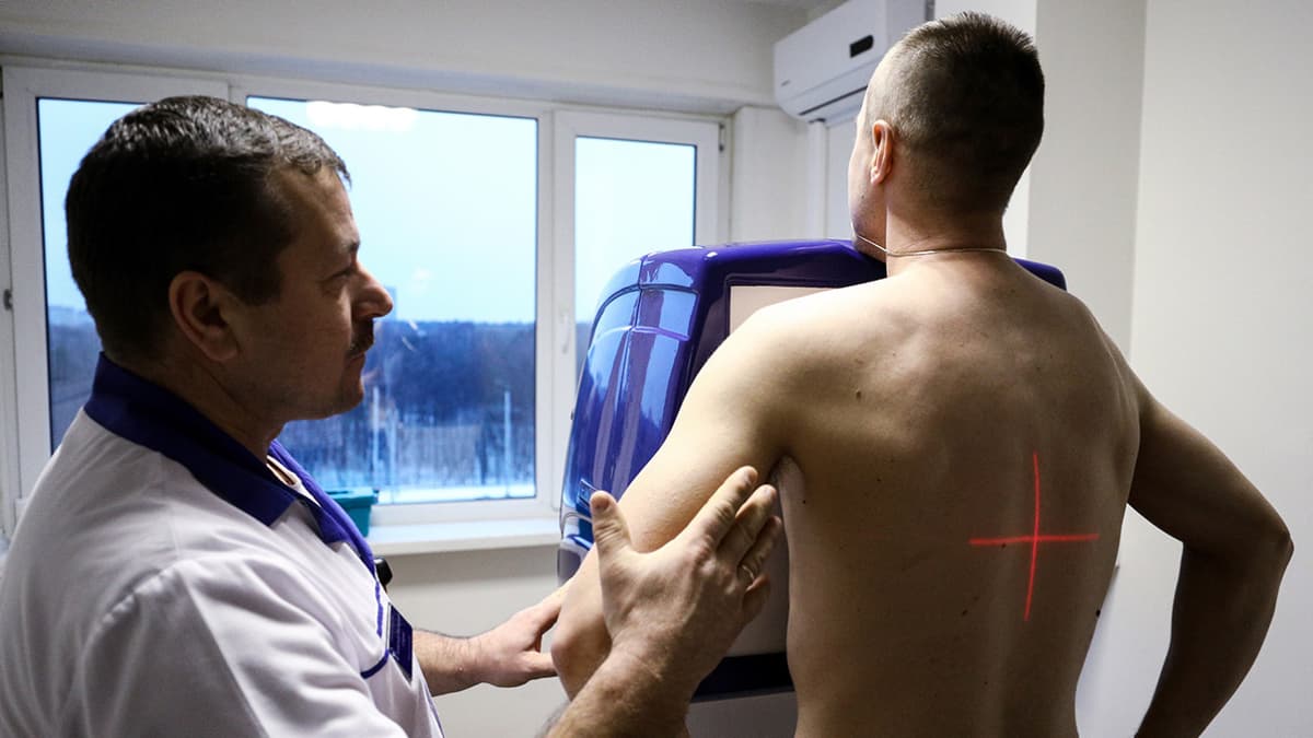 «Koykalar yetishmayapti». Ukrainaga bostirib kirgan rossiyalik harbiylar orasida silga chalinganlar kasalxonalarni to‘ldirdi