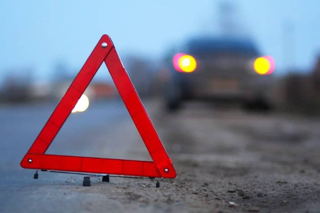 Toshkentda Lacetti chiroq ustuniga borib urildi