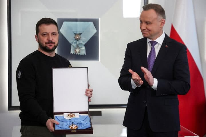 Zelenskiy Polshaning eng oliy ordenidan mahrum etildi