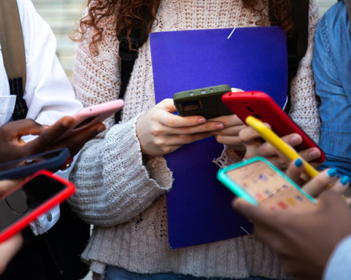 Britaniyada 16 yoshgacha bo‘lgan bolalar uchun ijtimoiy tarmoqlar taqiqlanadi