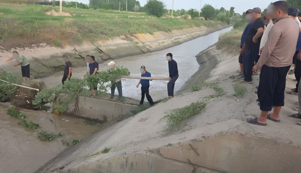 В Самарканде электроцикл упал в канал — погибли четверо детей