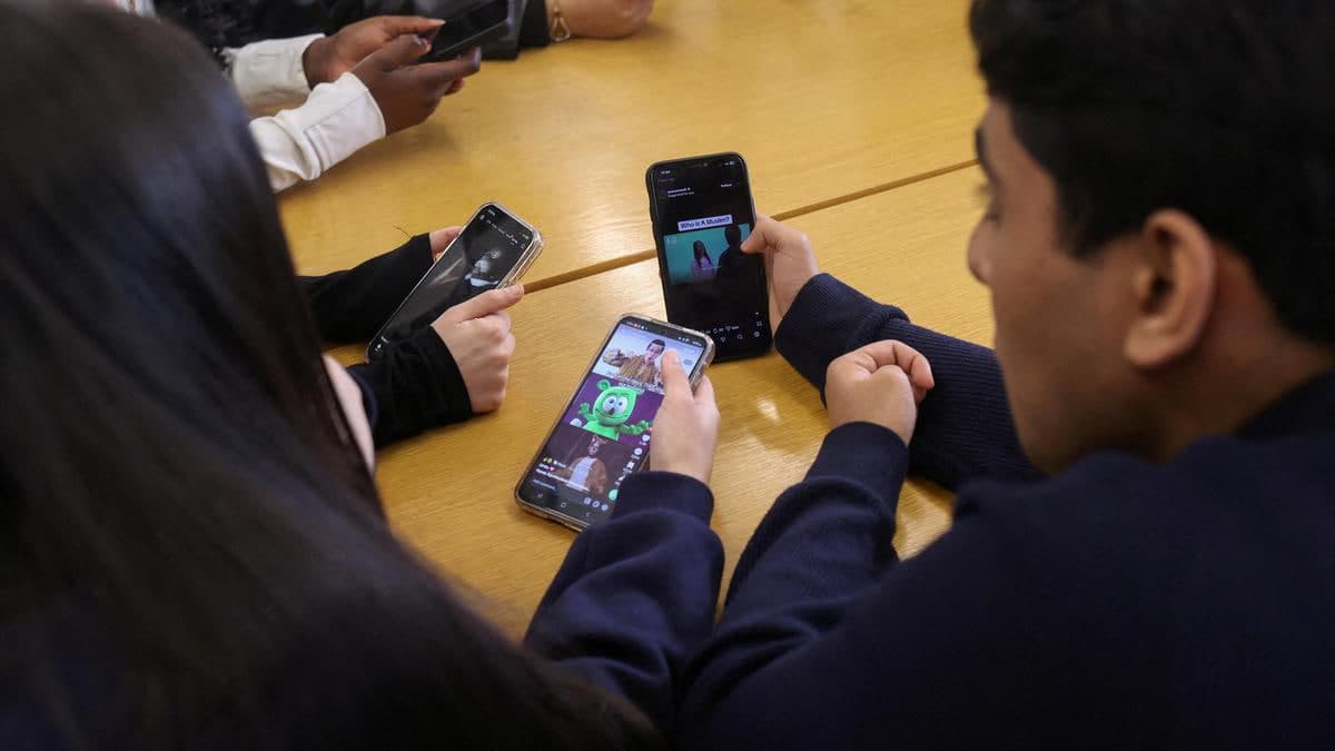 BAA 15 yoshgacha bo‘lgan bolalarning ijtimoiy tarmoqlarga kirishini taqiqladi