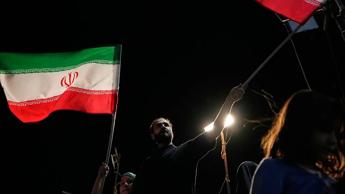 Eron AQSh bilan kelishuv doirasida tiklanish uchun 300 milliard dollar talab qildi