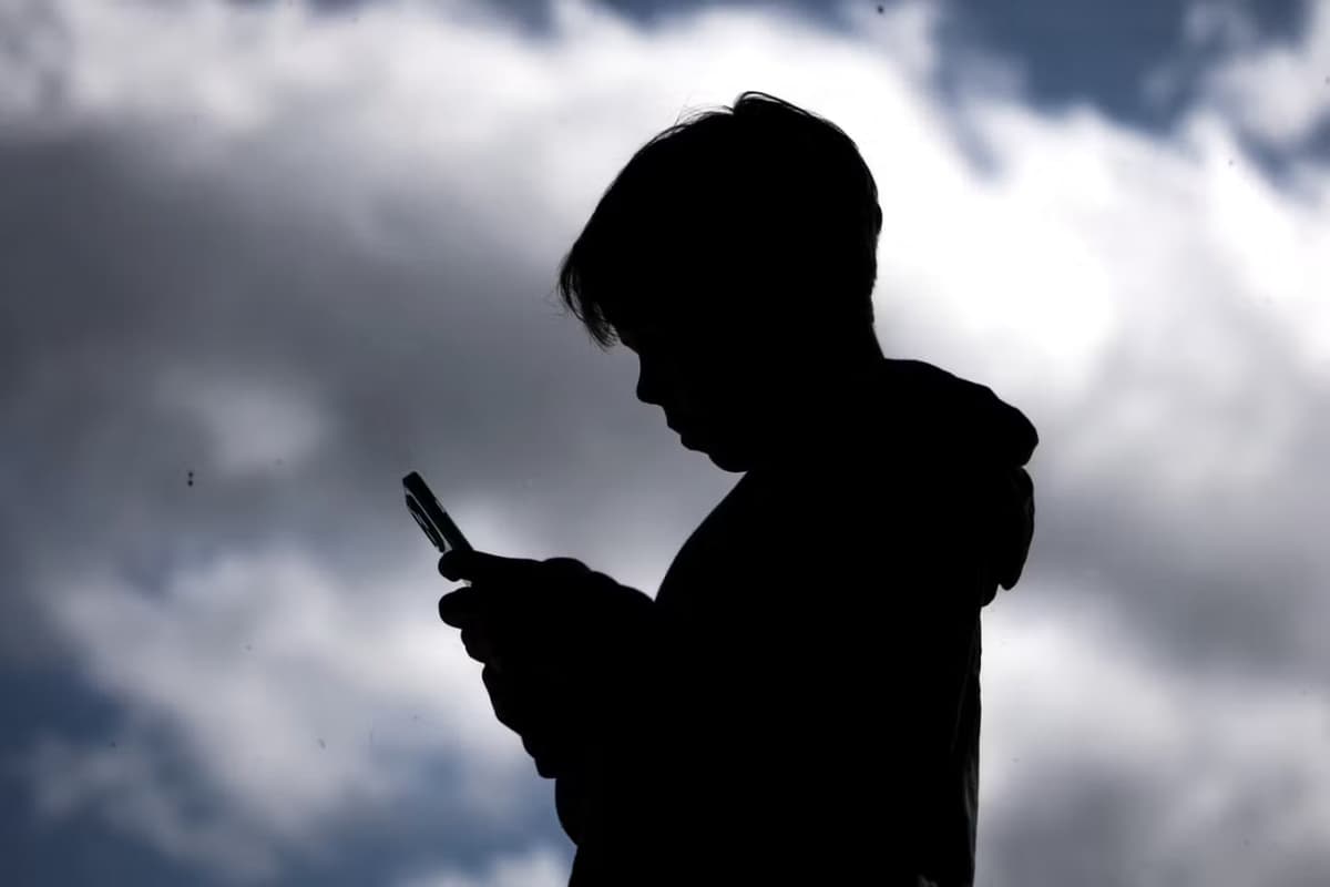 Дети и соцсети: в Узбекистане могут принять закон по примеру Австралии