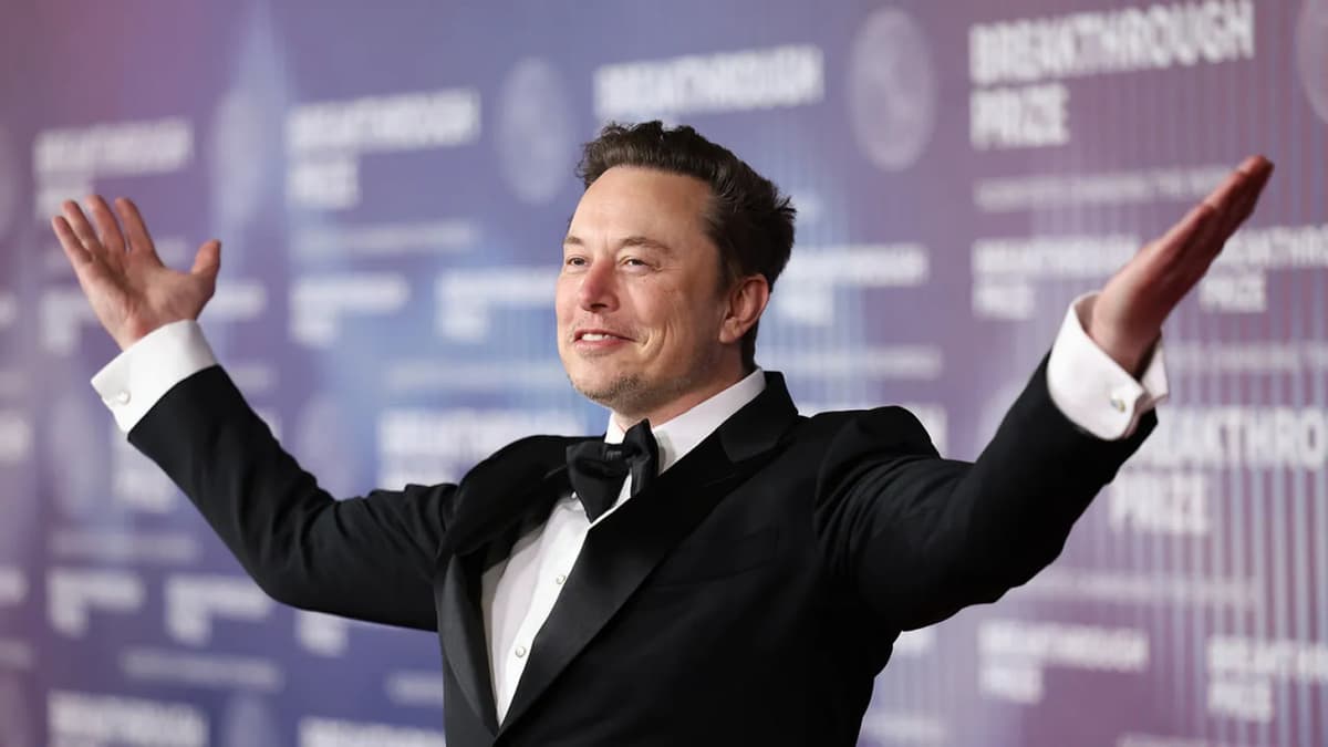 Илон Маск стал первым в истории триллионером после IPO SpaceX